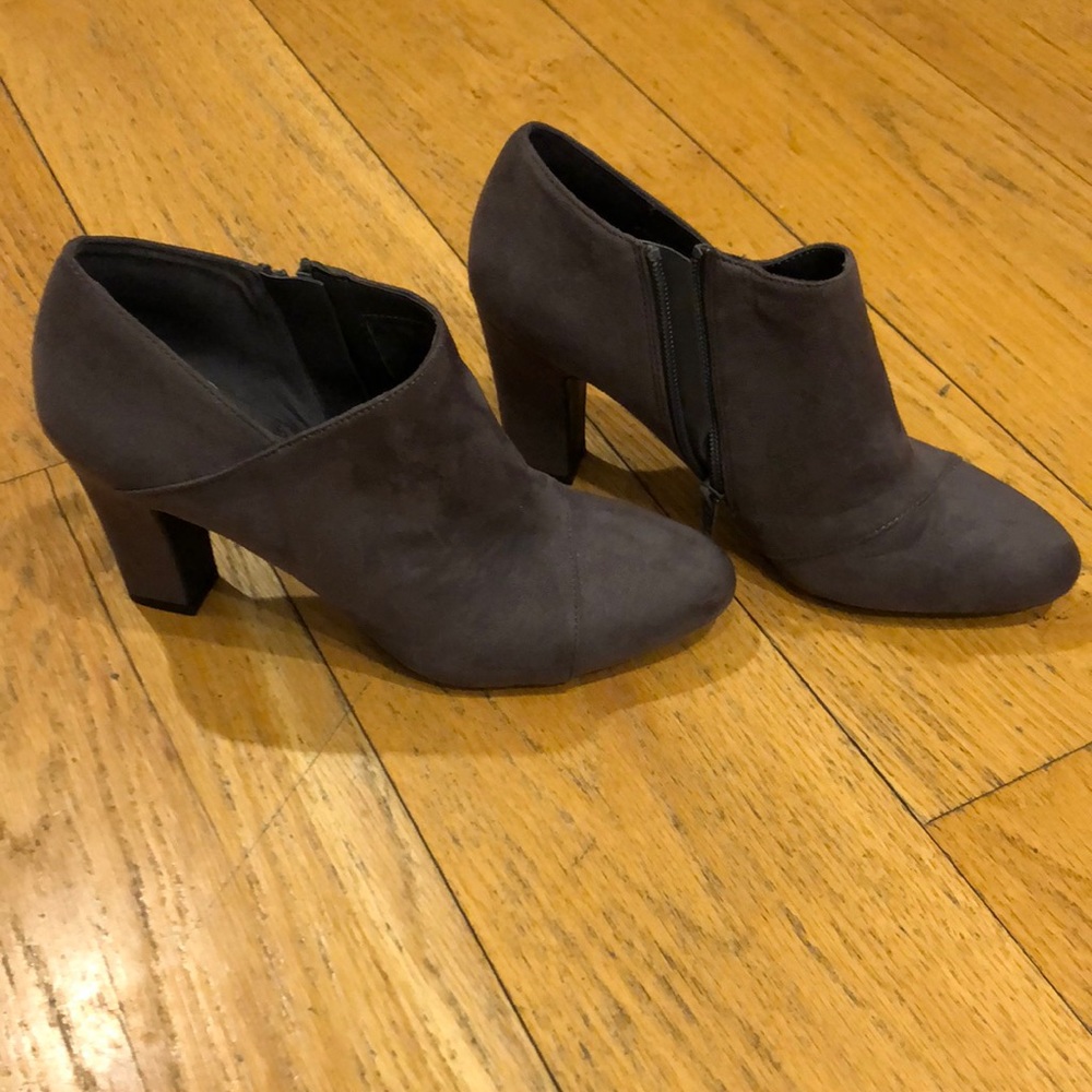 Aerosoles suede booties NWOT
